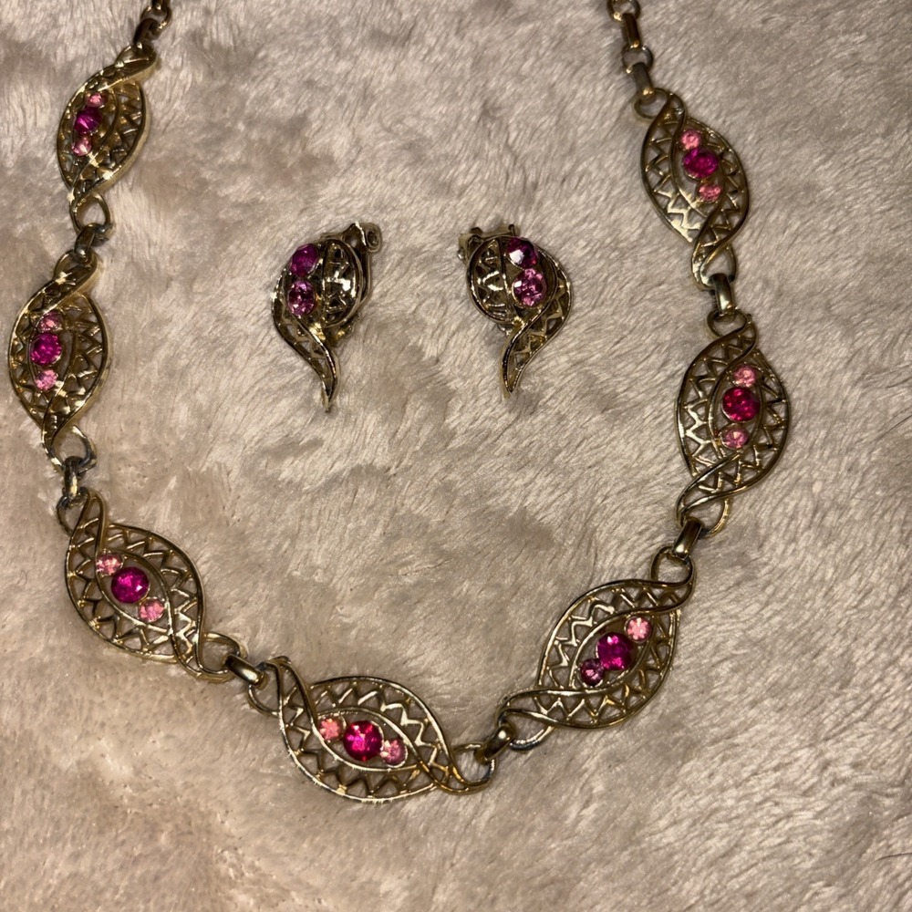 Vtg Costume Jewelry Coro Necklace & Earrings Matching Set Pink/Red Rhinestones